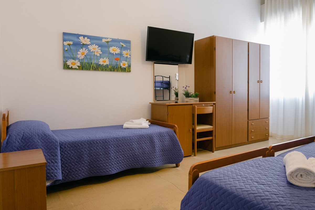 CAMERE VECCHIE 1 Camera Romagna Classica, letto singolo e letto matrimoniale con tv e armadio