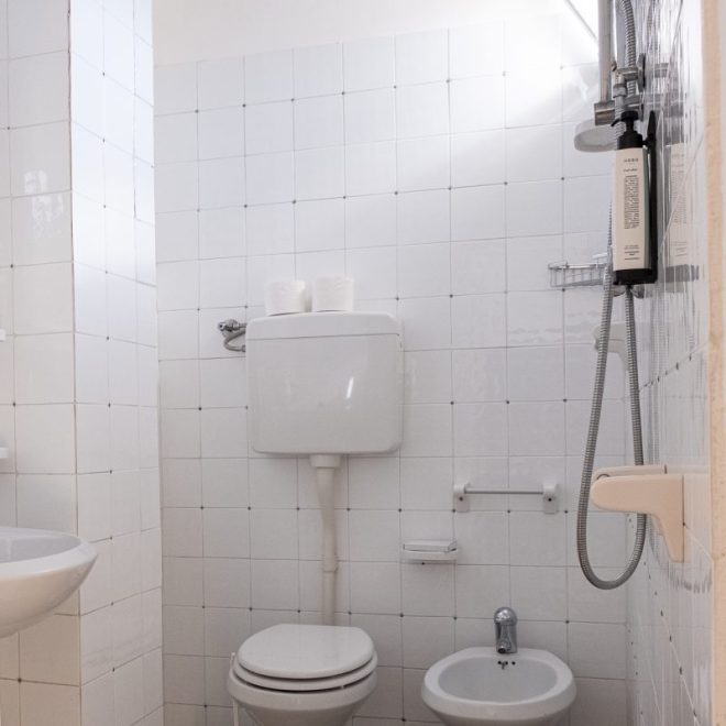 bagno camera non rinnovata Bagno camera non rinnovata